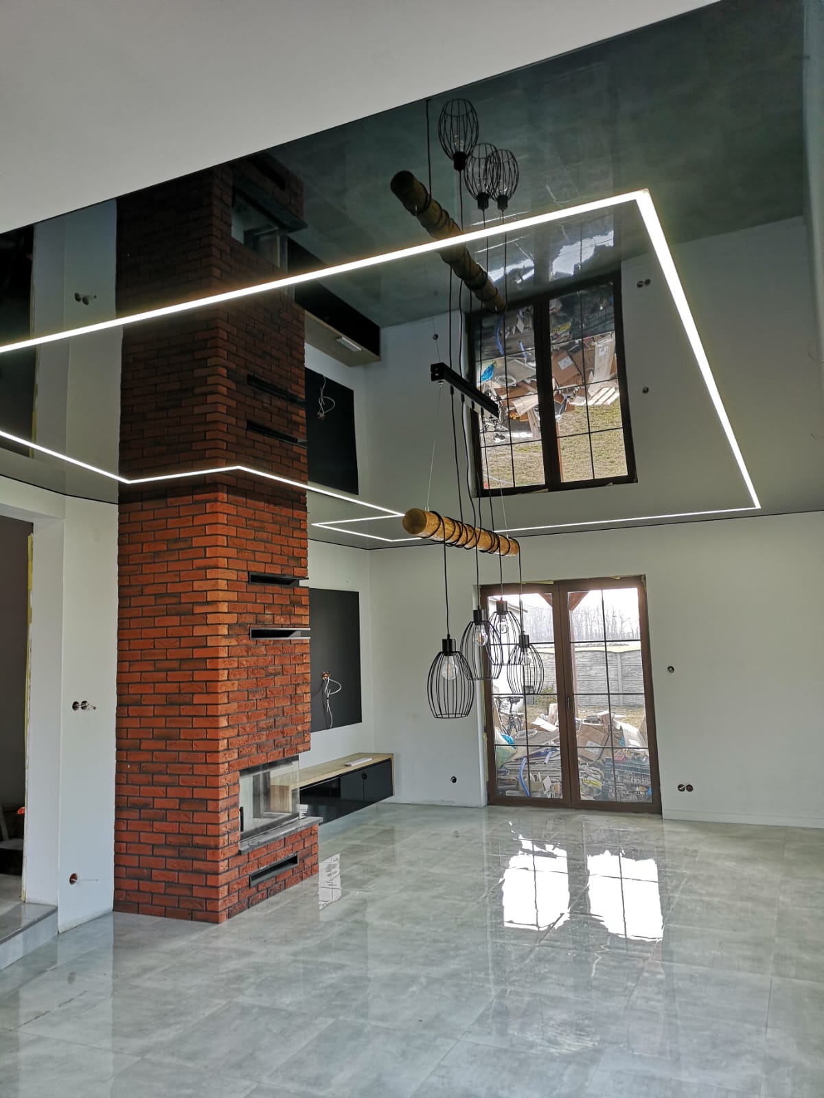 Sufit z oświetleniem LED