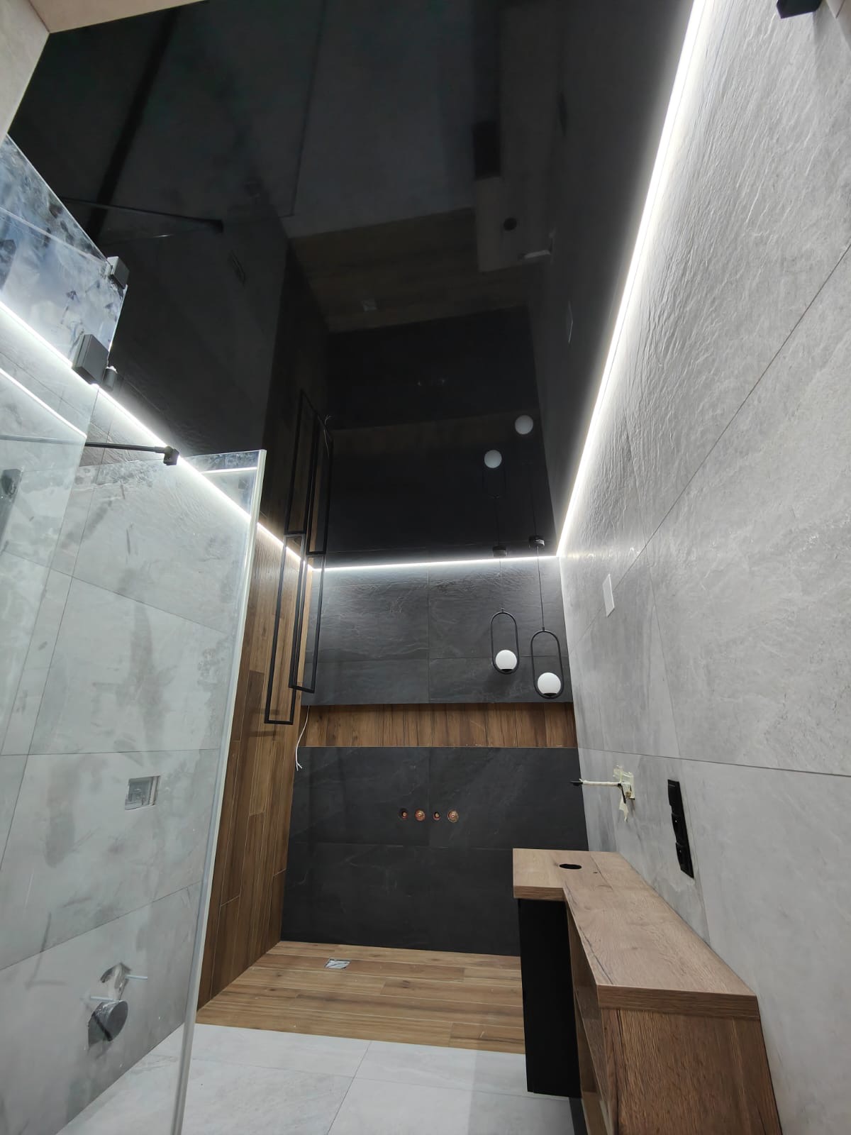 Sufit z oświetleniem LED