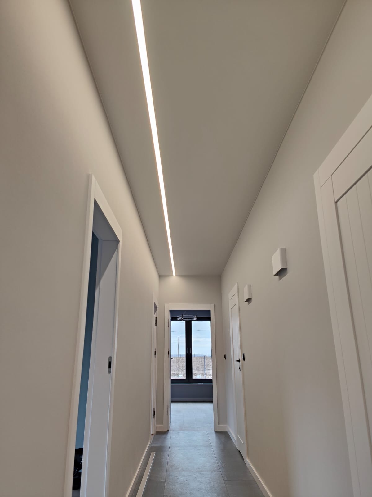 Sufit z oświetleniem LED