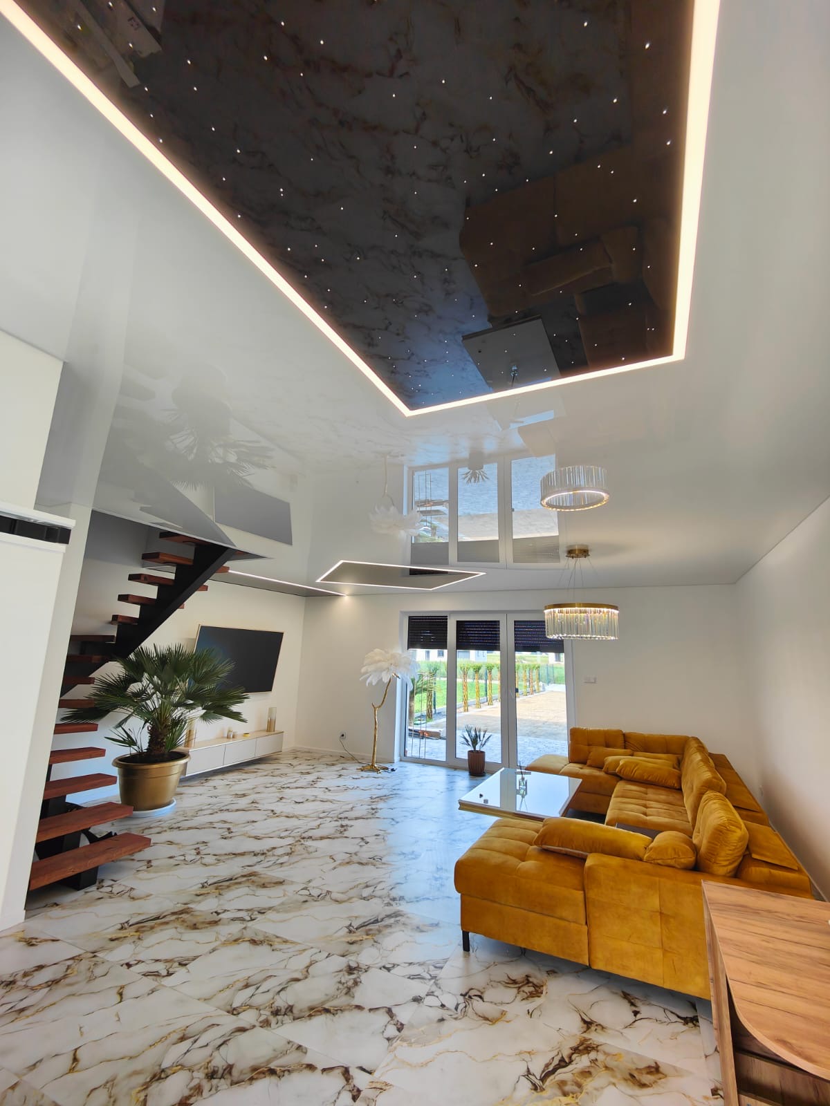 Sufit z oświetleniem LED