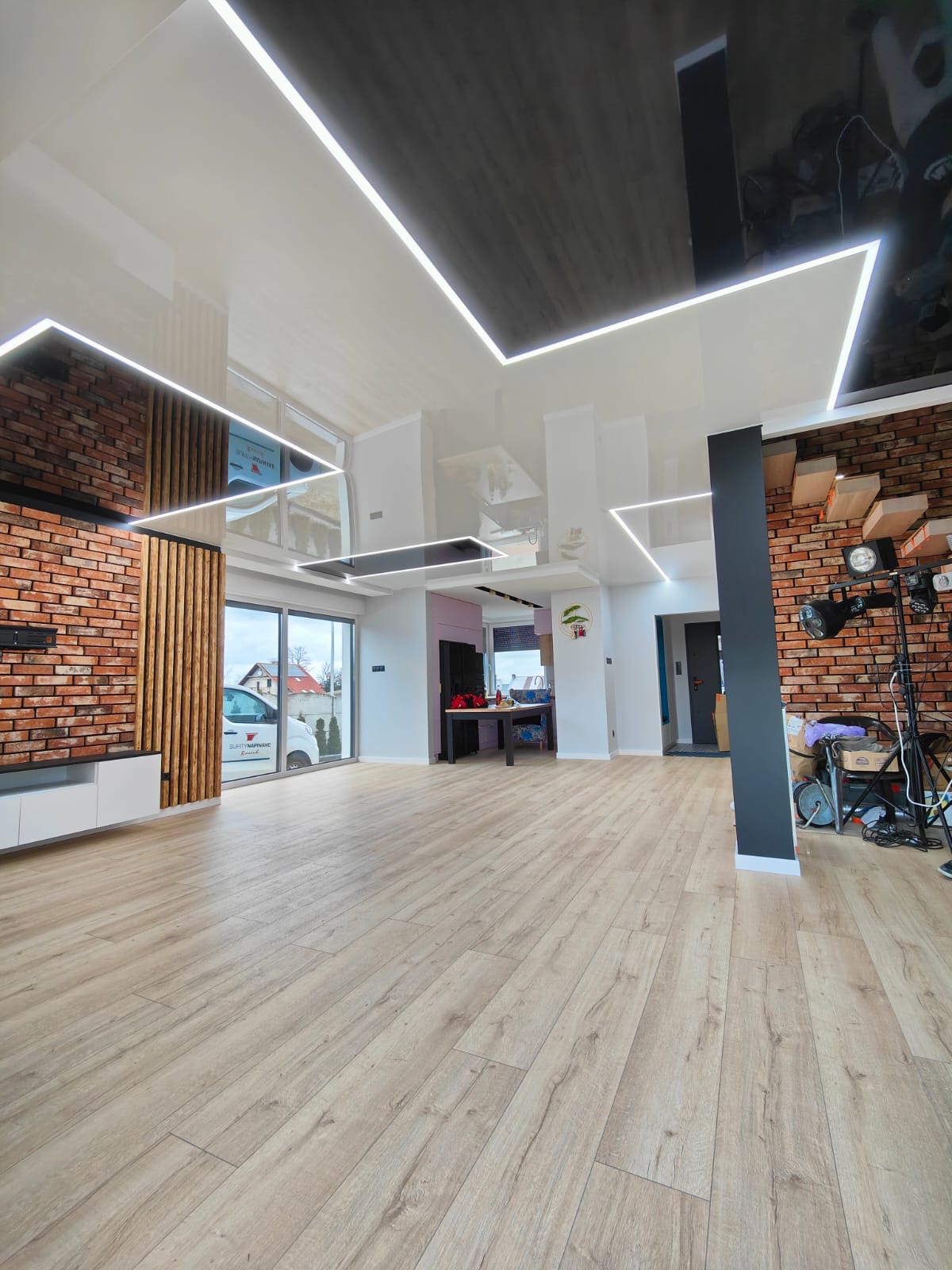 Sufit z oświetleniem LED