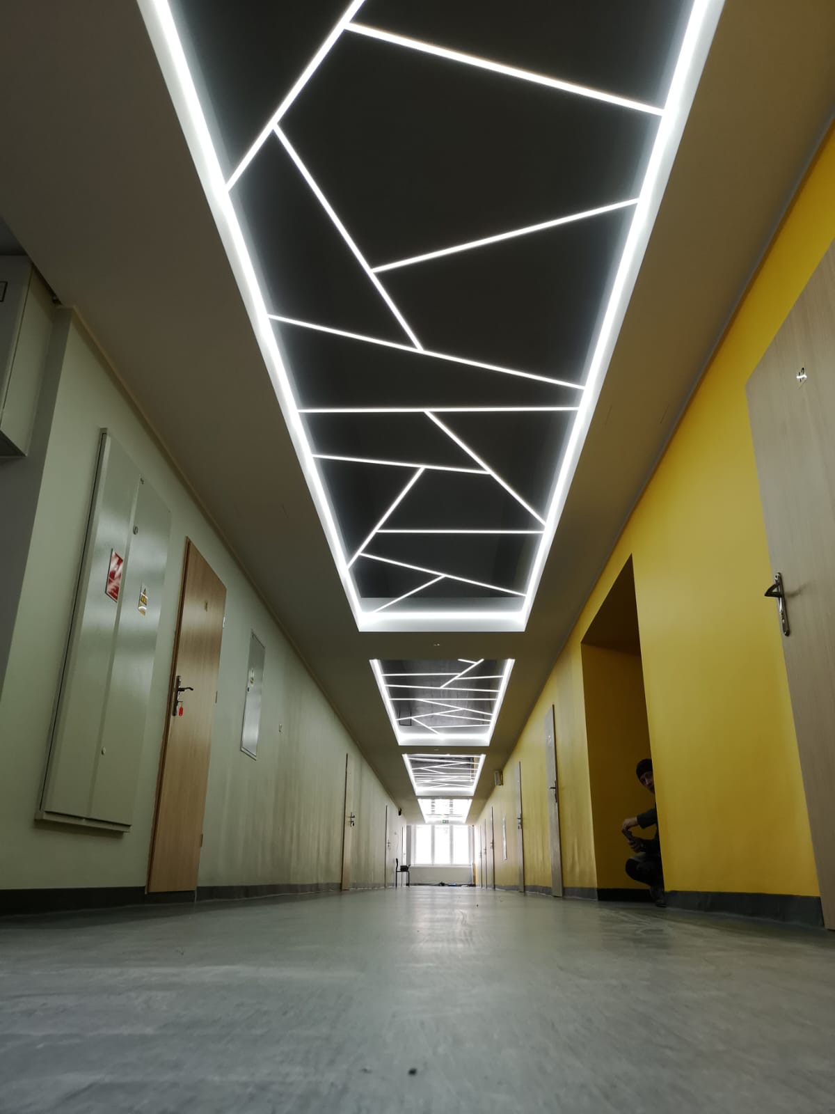 Sufit z oświetleniem LED