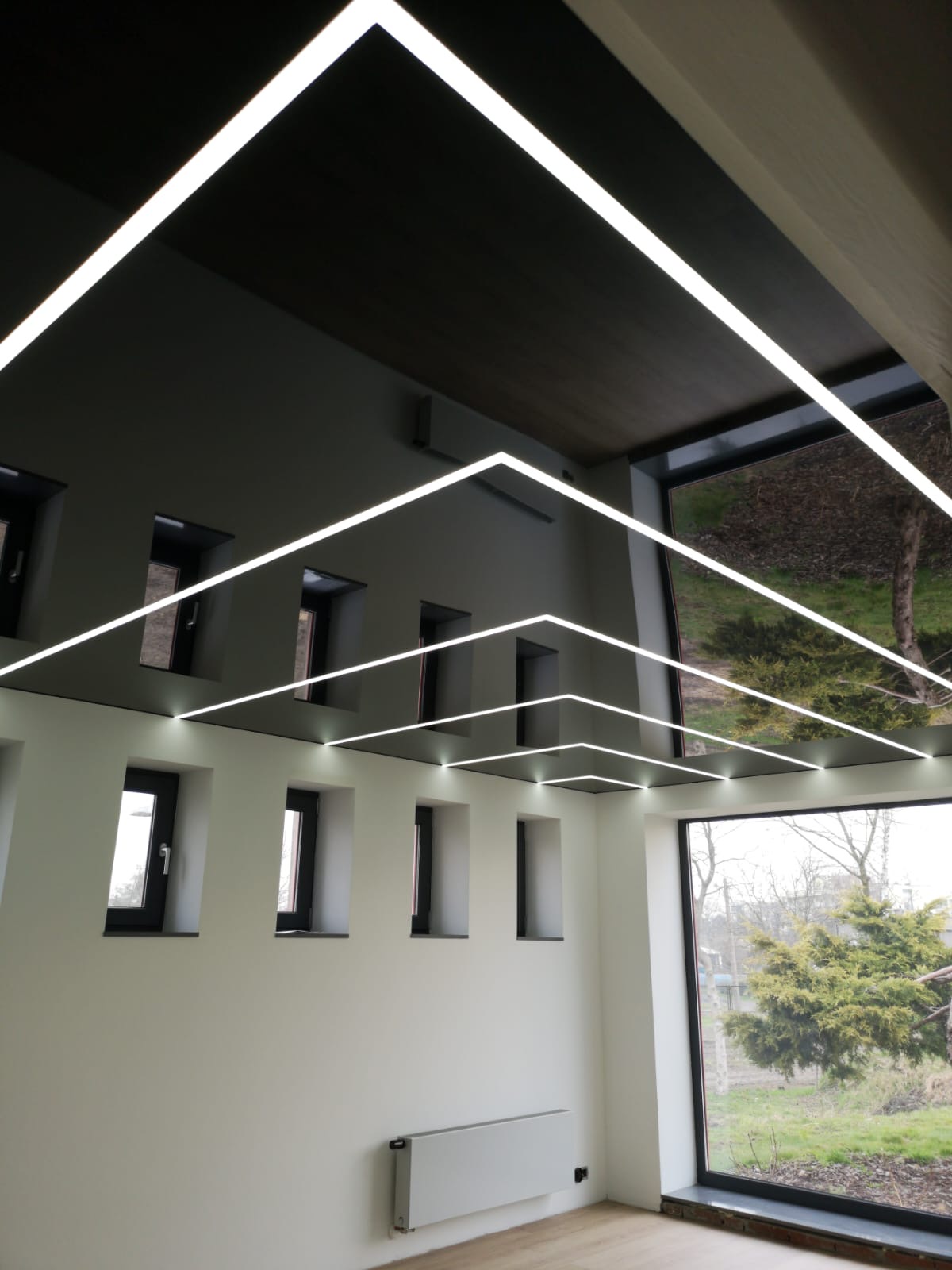 Sufit z oświetleniem LED