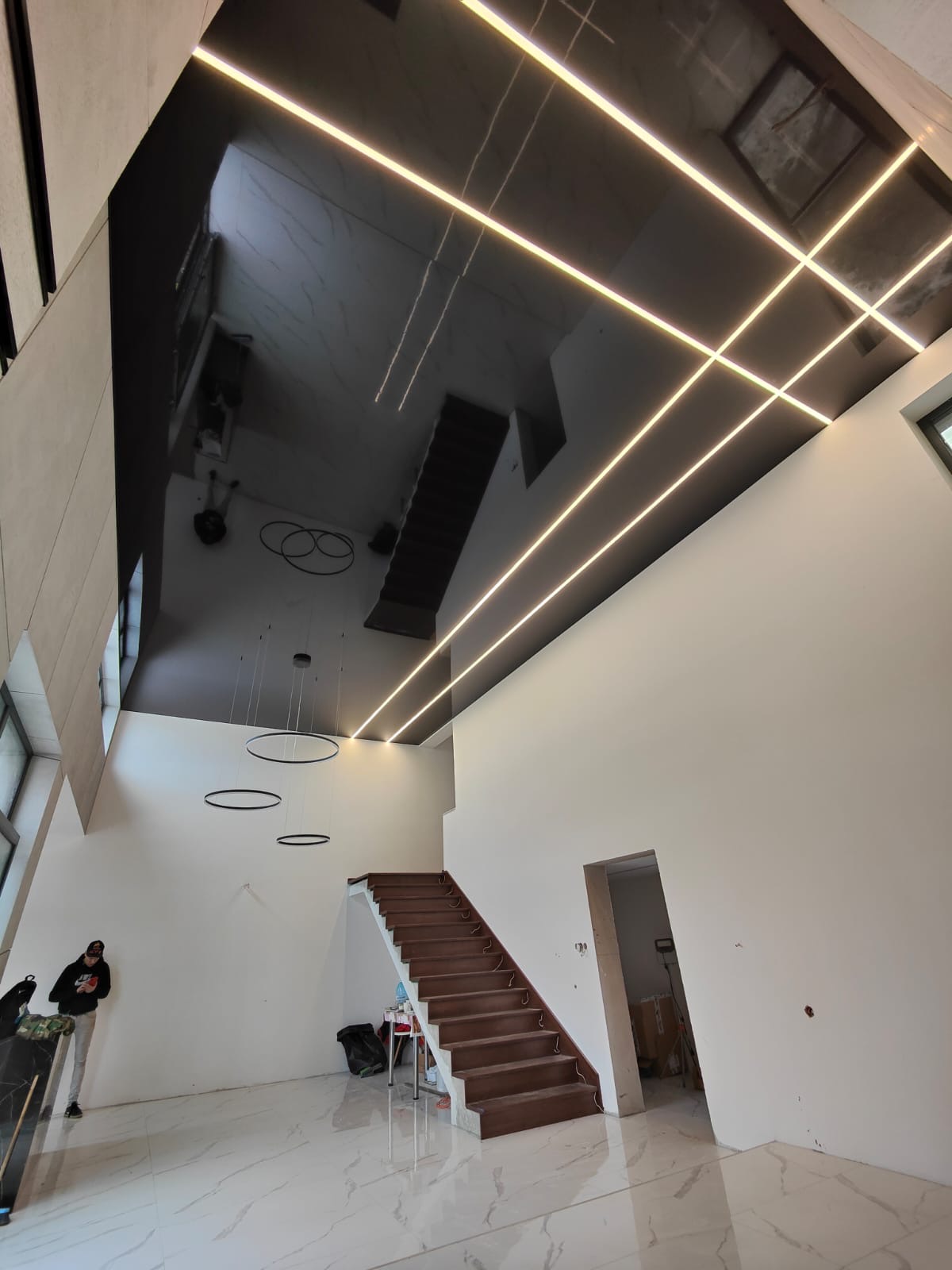 Sufit z oświetleniem LED