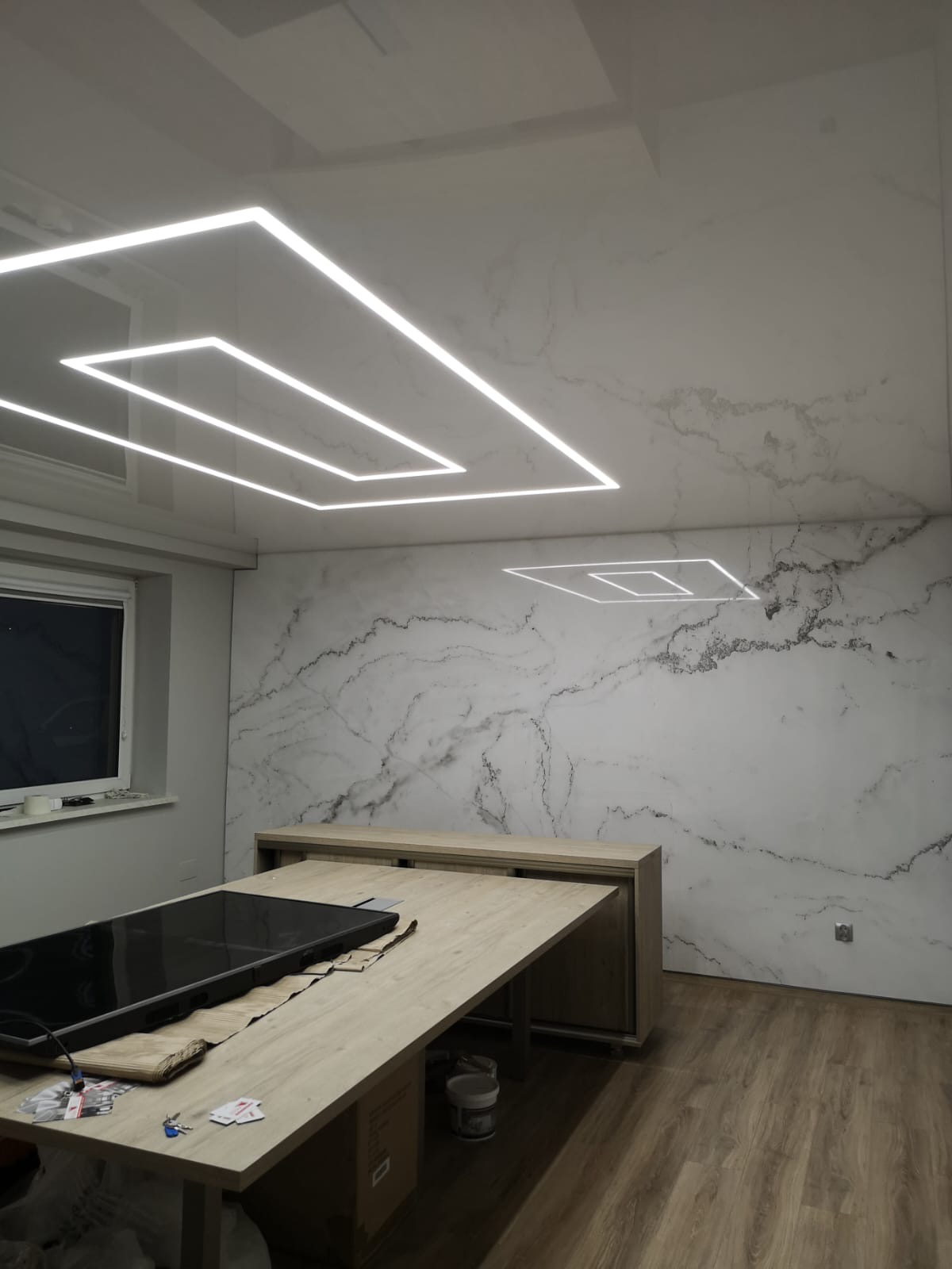 Sufit z oświetleniem LED