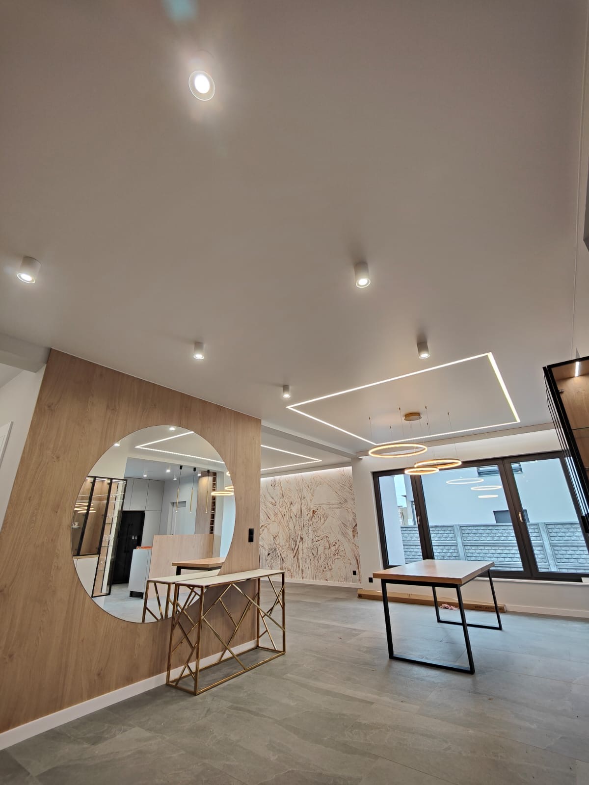 Sufit z oświetleniem LED