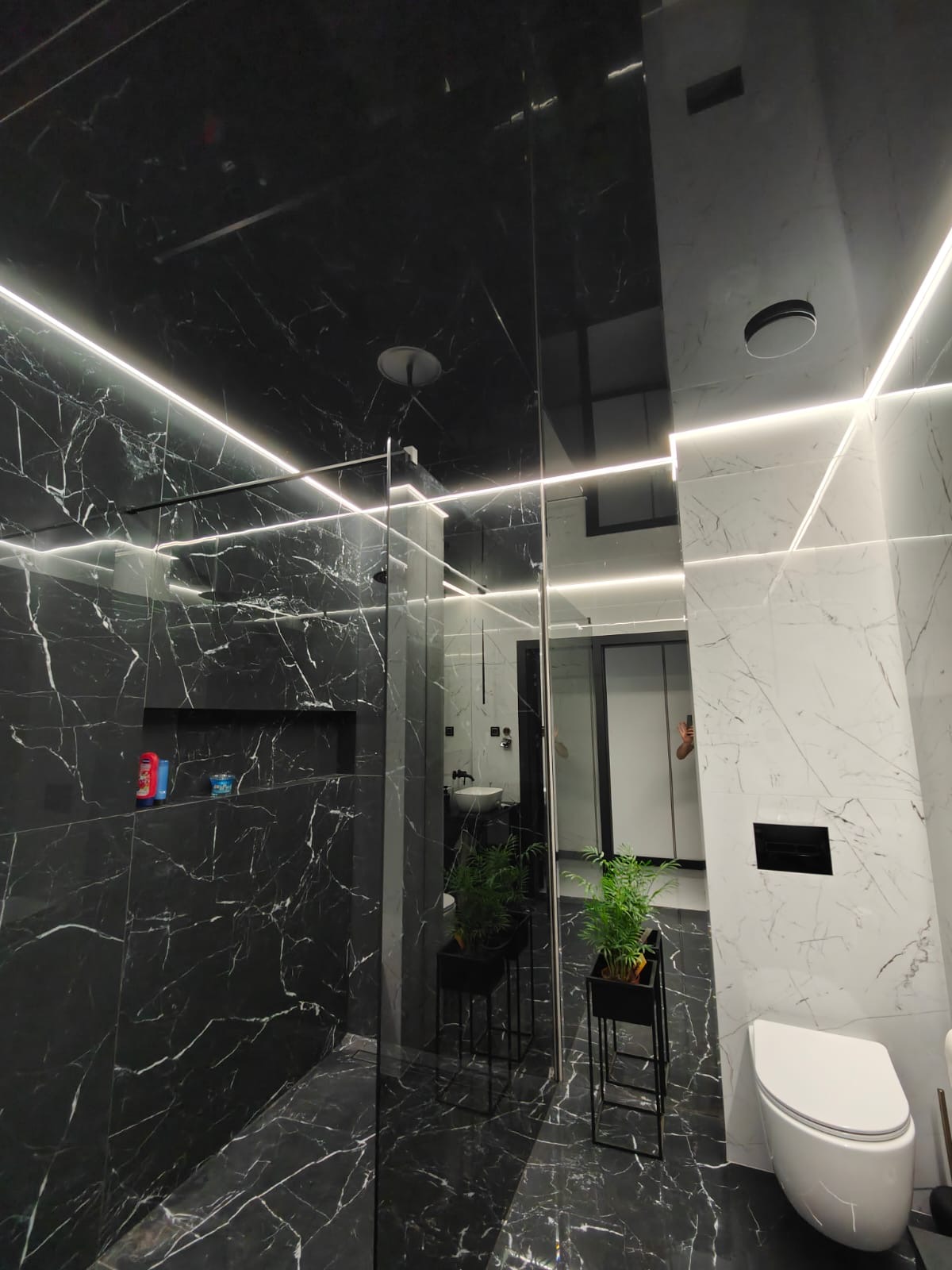 Sufit z oświetleniem LED