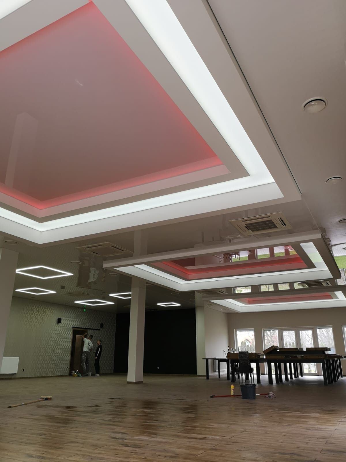 Sufit z oświetleniem LED